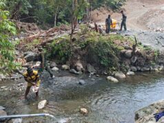 Peduli Keasrian Alam, Satgas TMMD Ke-130 dan Warga Gotong Royong Bersihkan Sungai Yamboi