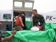 TNI Semai Garam dan Dry Ice untuk Dukung Penanganan Karhutla di Papua Selatan